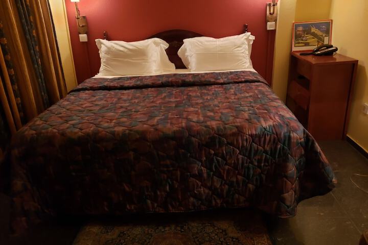 Room 25 of 54