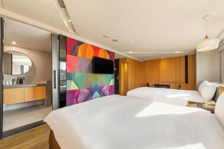 Room 50 of 103
