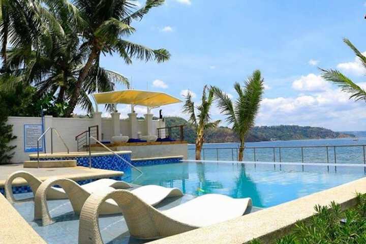Pool Hotel