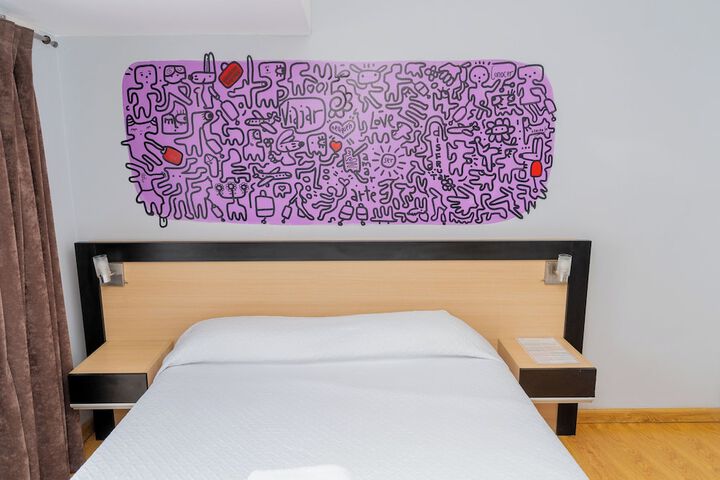 Room 8 of 34