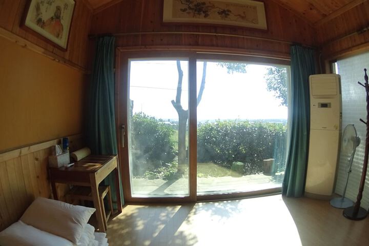 Room 22 of 182