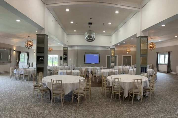 Ballroom/Hall 86 of 101