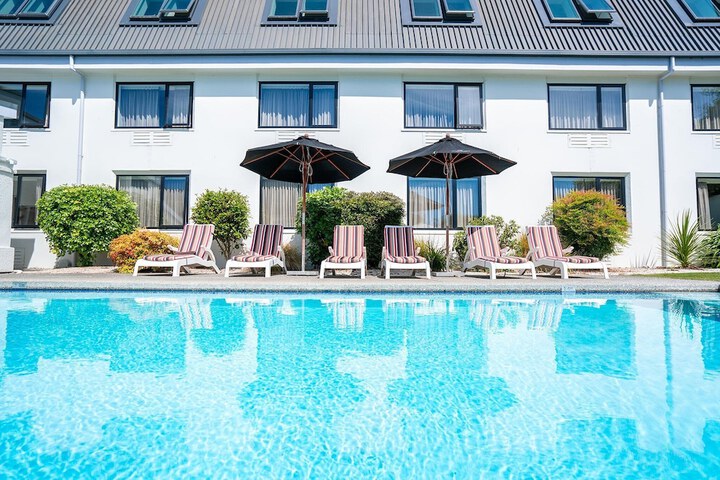 Pool Hotel
