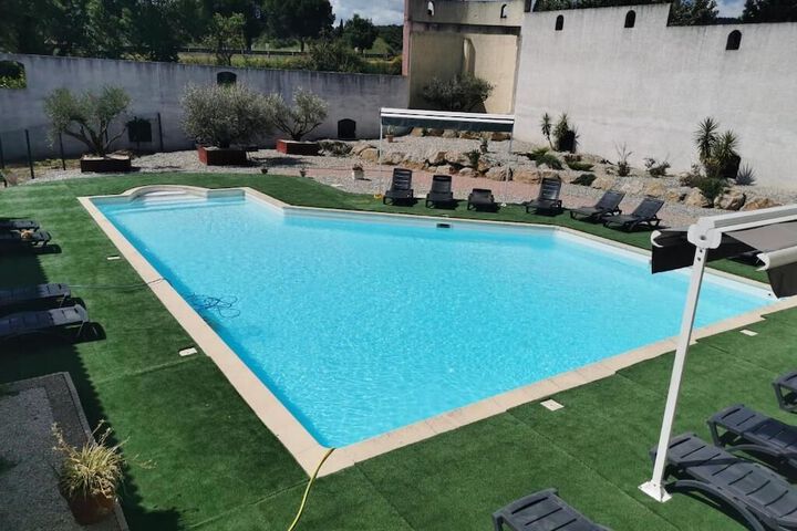 Pool 13 of 20