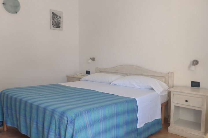 Room 10 of 28