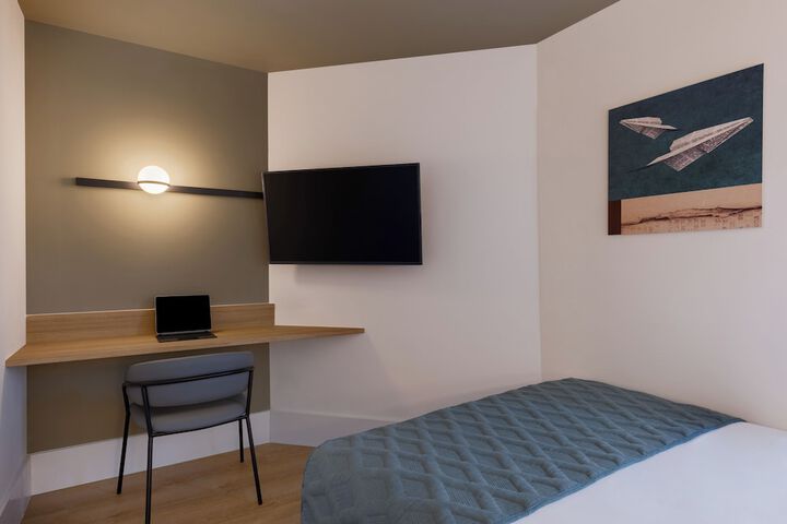 Room 30 of 99