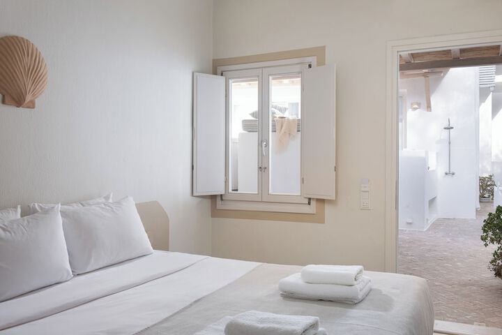 Room 11 of 24