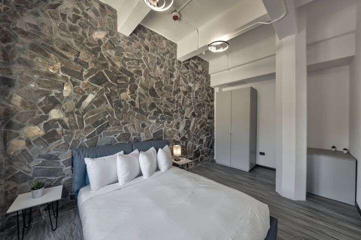 Room 10 of 37