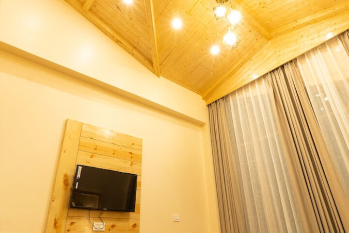 Room 14 of 98
