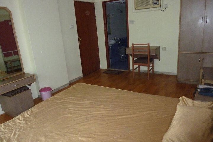 Room 6 of 45