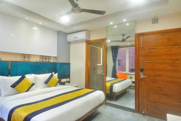 Room 8 of 13