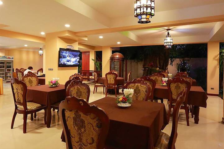 Dining 70 of 95