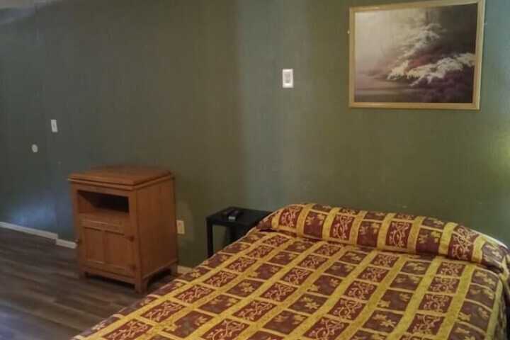 Room 14 of 19