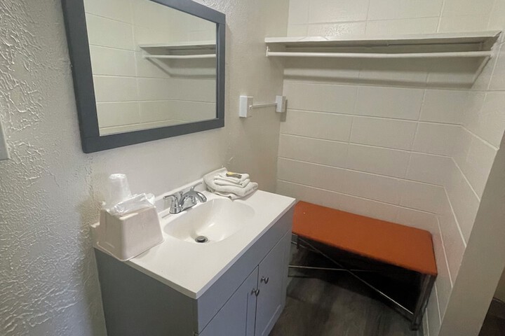 Room 4 of 6