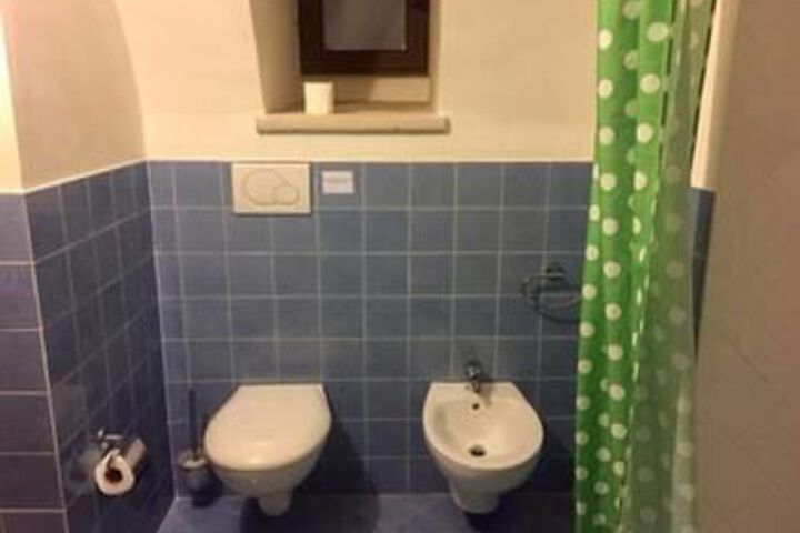Room 3 of 100