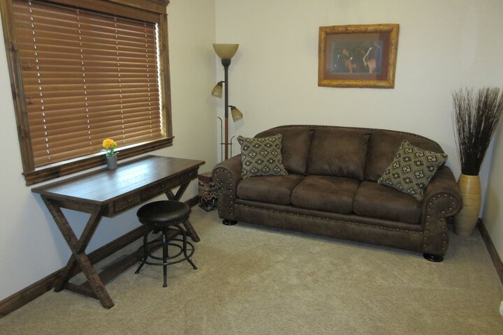 Room 6 of 28