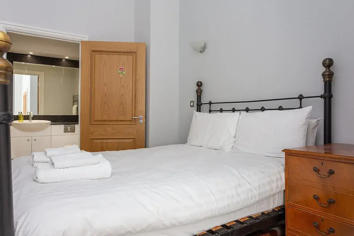 Room 2 of 14