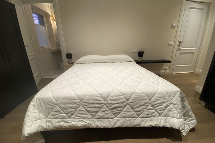Room 7 of 93