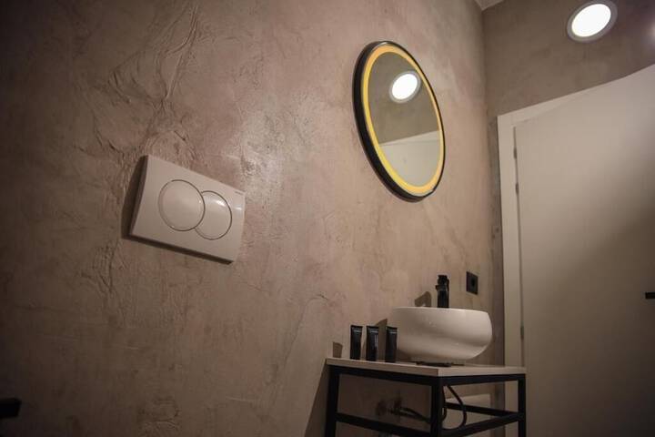 Room 32 of 53