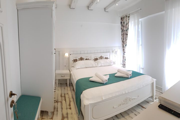 Room 4 of 52
