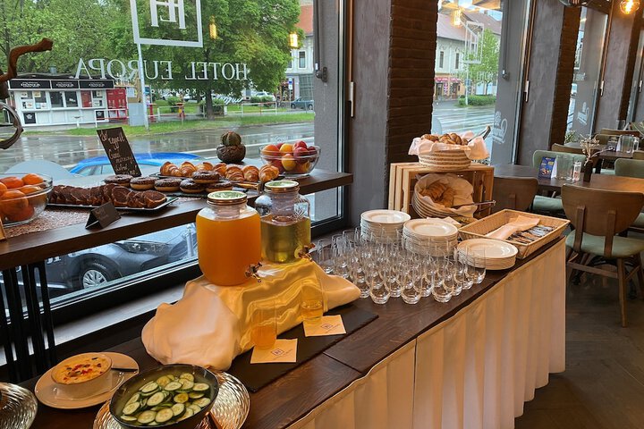 Breakfast/Coffee Service 49 of 55