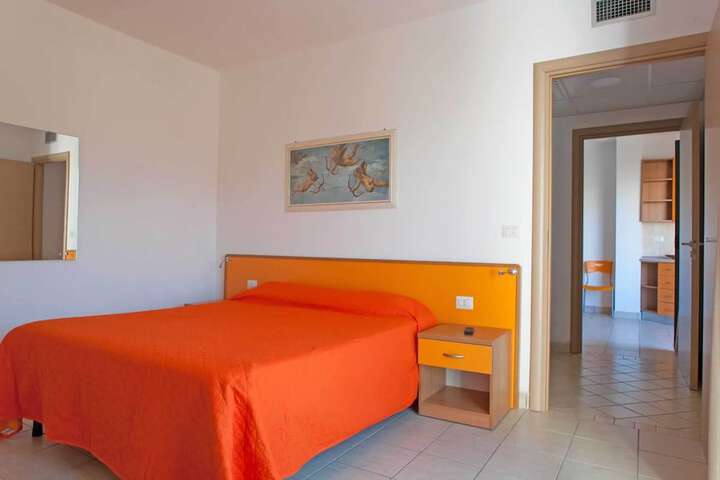 Room 6 of 15