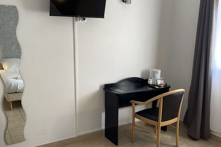 Room 12 of 37