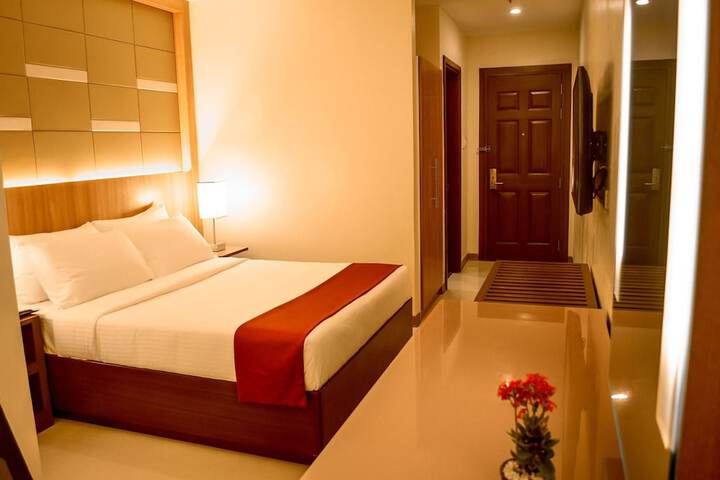 Room 9 of 14
