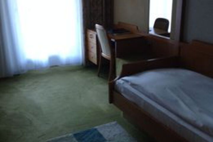 Room 17 of 29