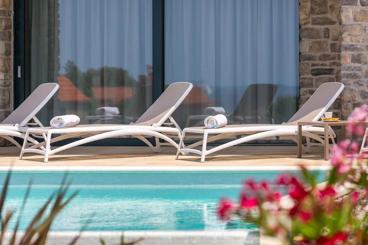 Pool 18 of 41
