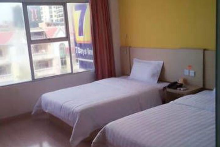 Room 6 of 9