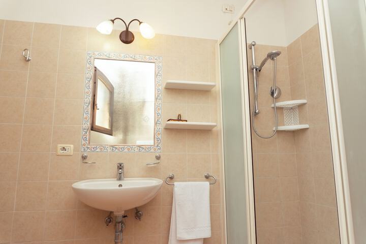 Room 79 of 148