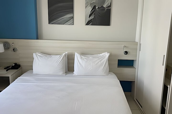 Room 28 of 137