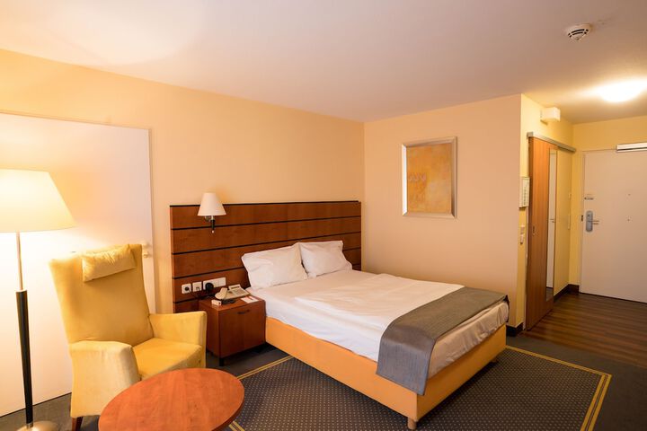Room 12 of 43