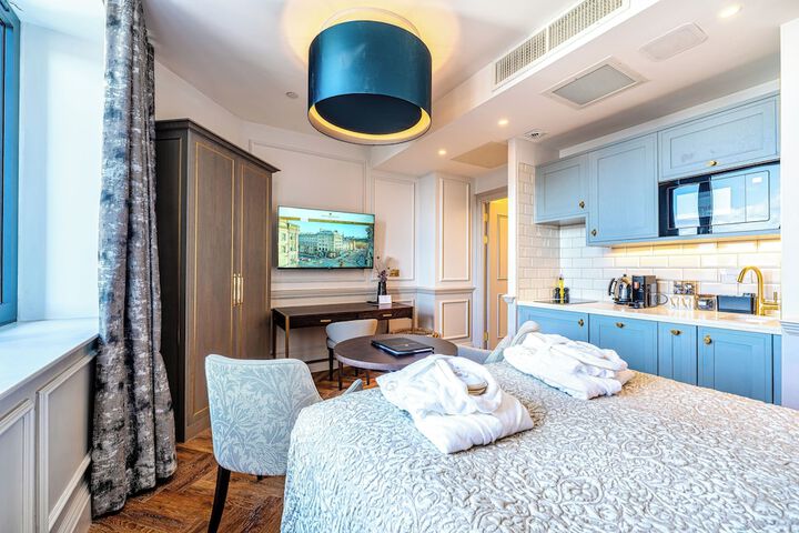 Room 28 of 90