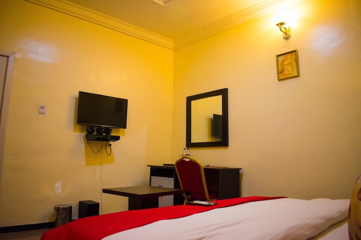 Room 18 of 68