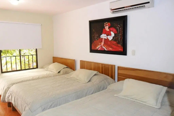 Room 4 of 10