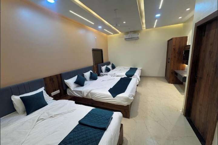 Room 7 of 13