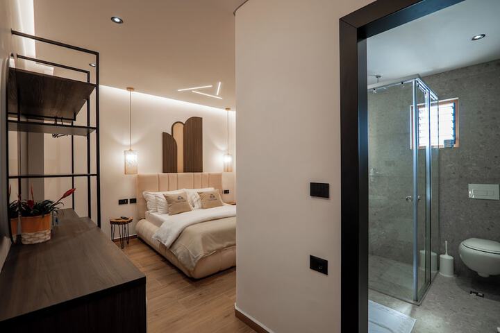 Room 10 of 76