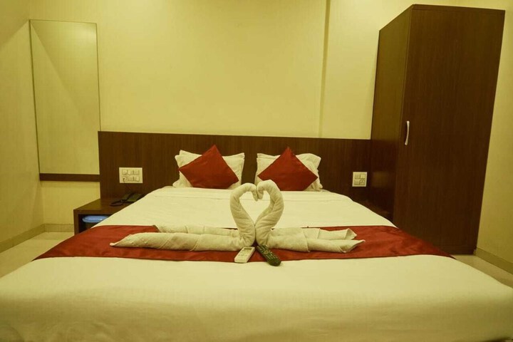 Room 4 of 18