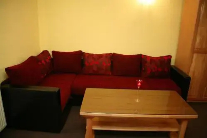 Room 4 of 12