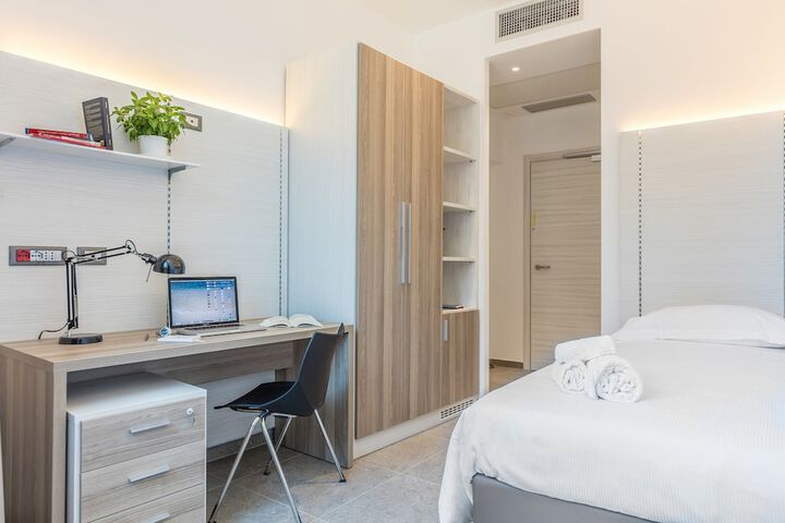 Room 27 of 67