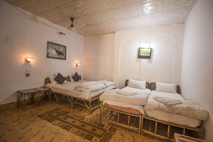 Room 16 of 50