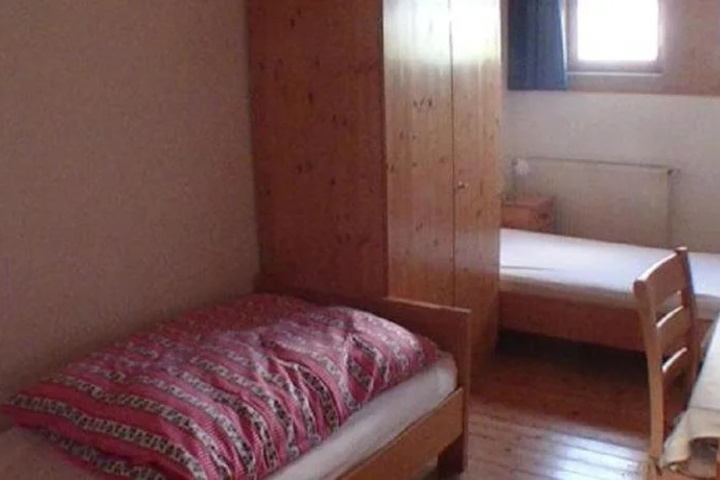Room 5 of 13