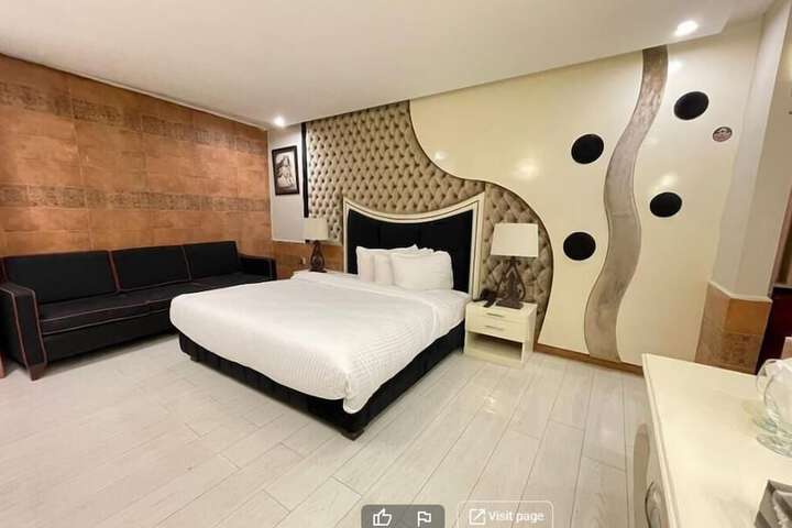 Room 8 of 16