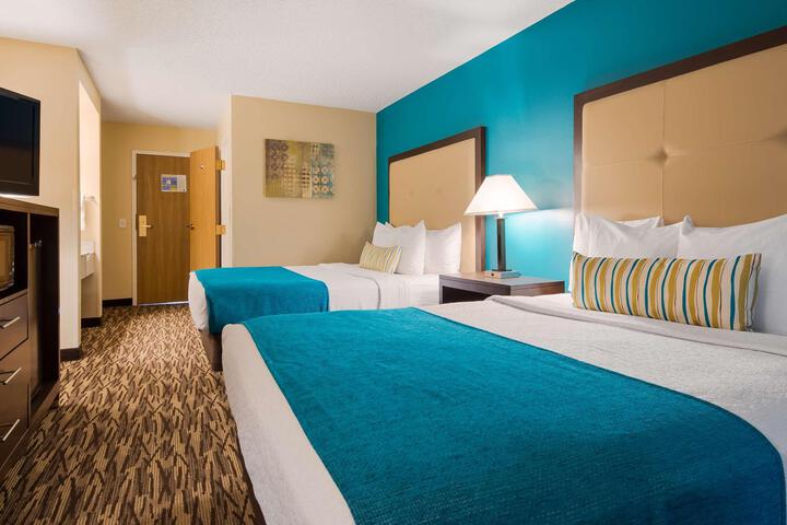 1 Queen Bed Shower Microwave and Refrigerator Flat Screen Television High Speed Internet Accessible Full Breakfast (1 of 20)