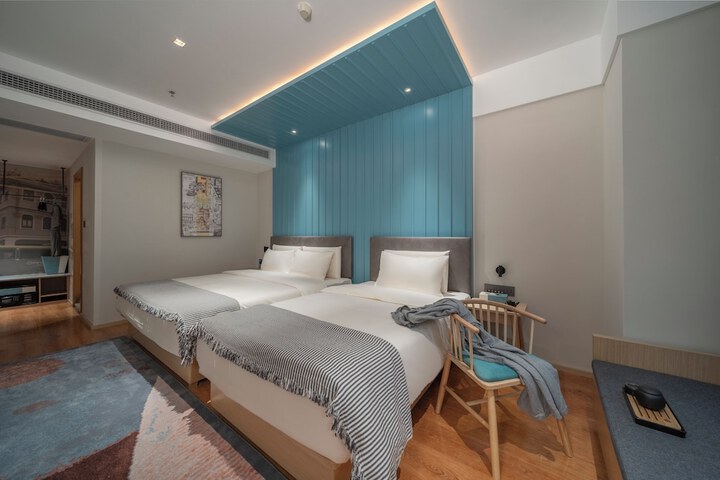 Room 33 of 60