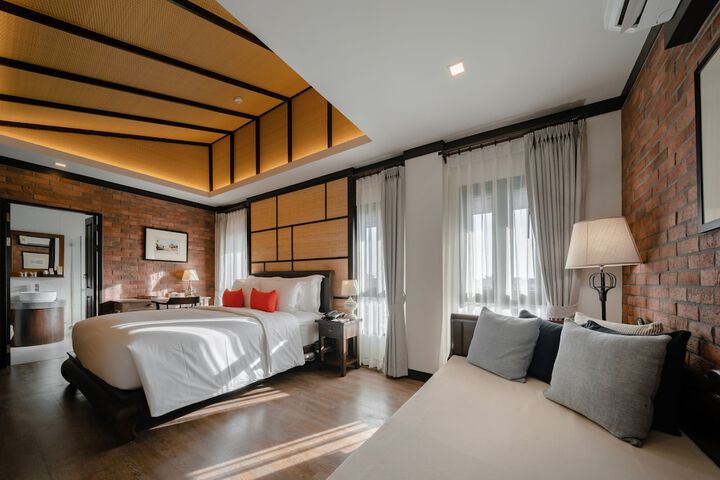 Room 33 of 89