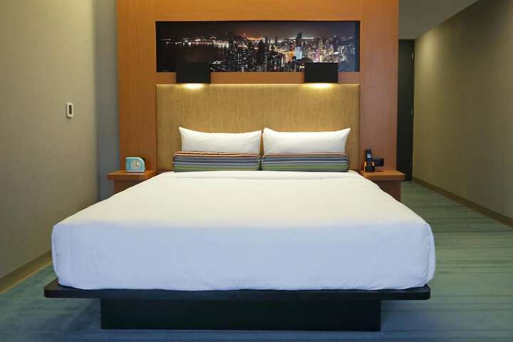 Room 10 of 75