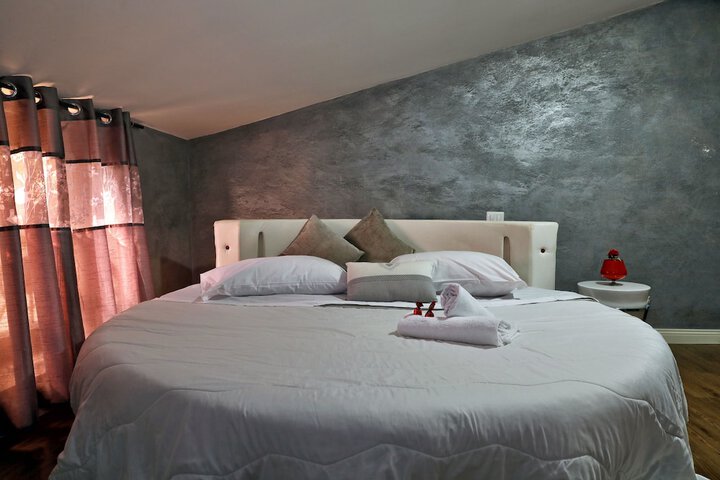 Room 7 of 35